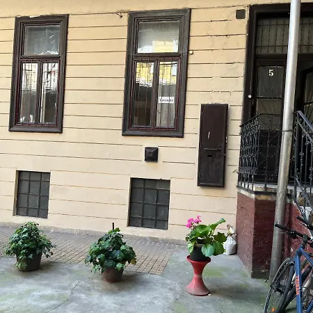 Lavender Apartment Near Heroes' Square & Puskas Stadium Budapest Exterior foto